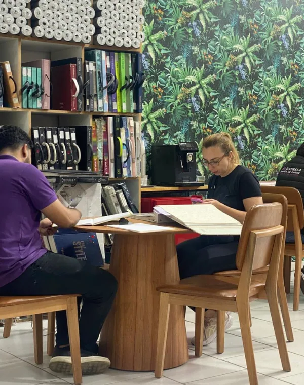 Cliente satisfeito na loja Estrela